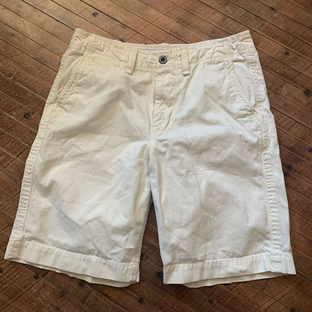 American Eagle buttery yellow 33 flat front shorts